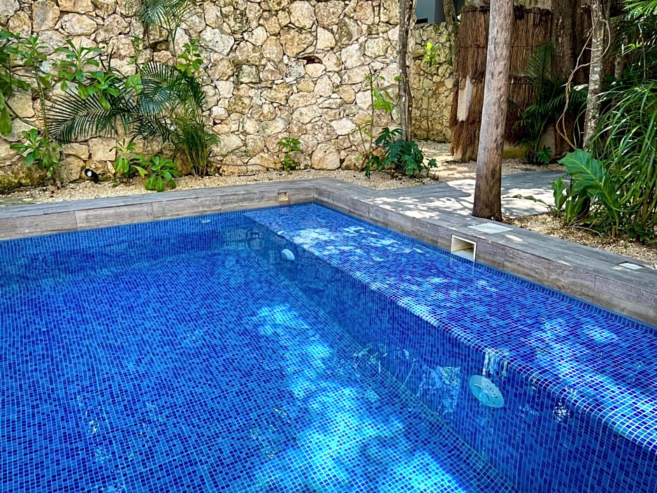 Kuun Tulum By Lockey