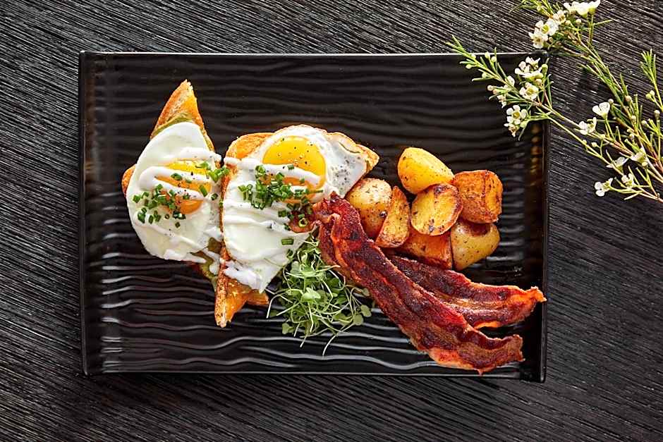 The Daytona, Autograph Collection