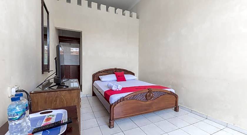 RedDoorz Syariah near Taman Kota Kuningan