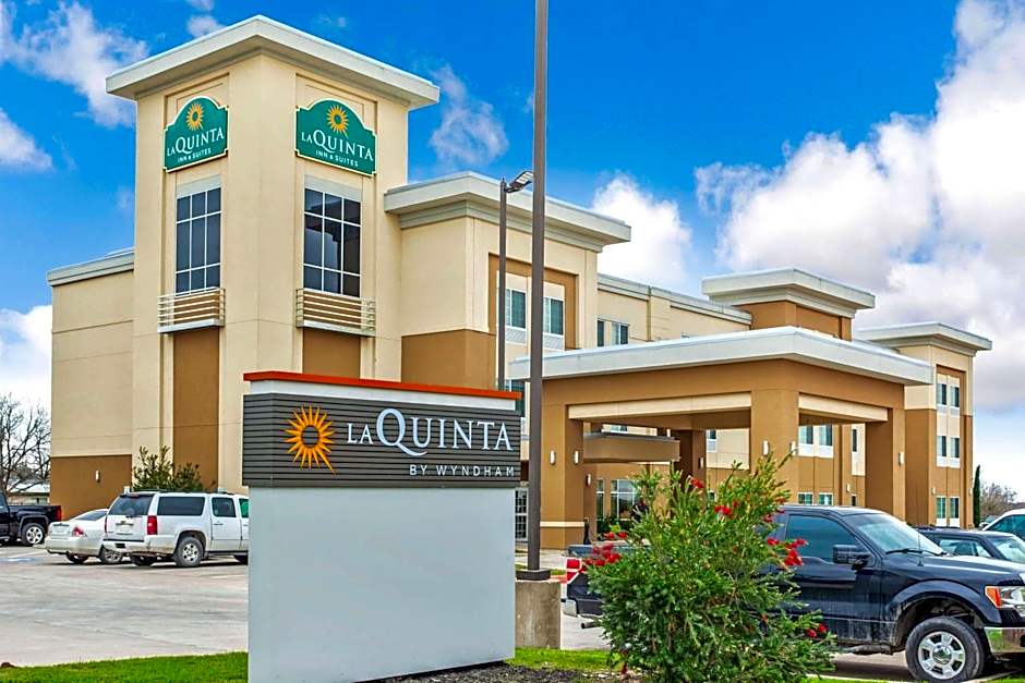 La Quinta Inn & Suites by Wyndham Gonzales
