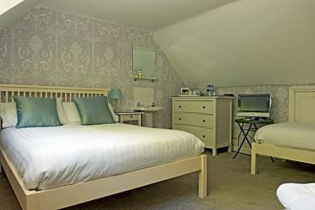 Triple Room with Shared Bathroom