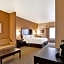 Holiday Inn Express Hotel & Suites Milwaukee-New Berlin