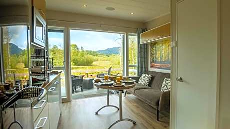 Hive Self Catering Pod with Balcony (Dog Friendly)