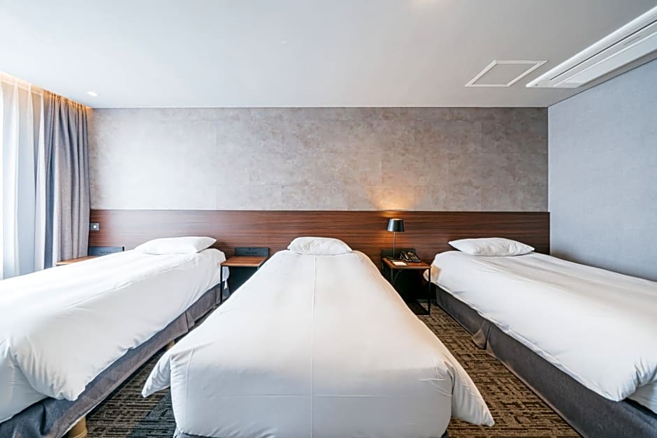 Hotel With City