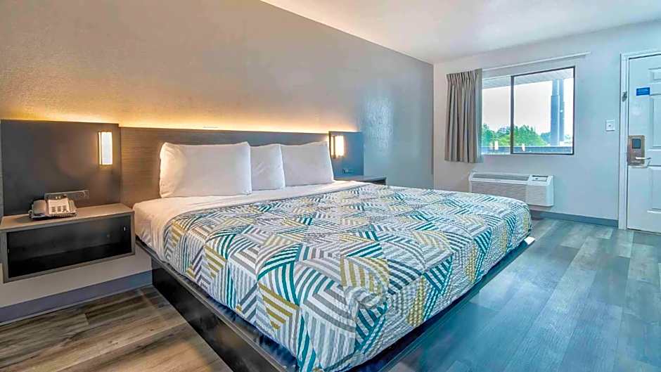 Studio 6 Texarkana TX