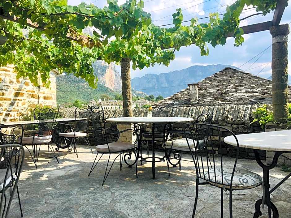 Saxonis Houses & Saxonis Villa