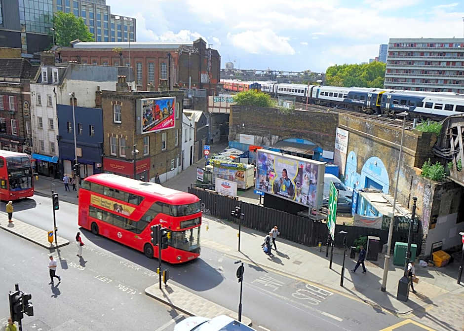 The Walrus Bar and Hostel