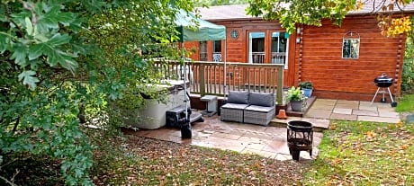 The Cabin with Hot Tub