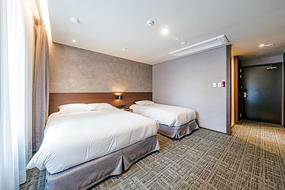 Hotel With City