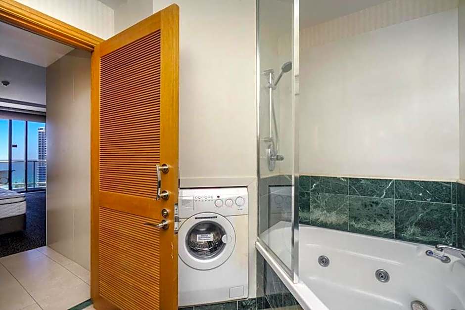 Deluxe Private Apartment and Studio - Ocean Views