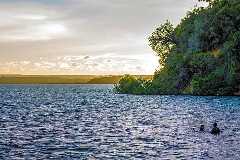 Distant Relatives Ecolodge & Backpackers