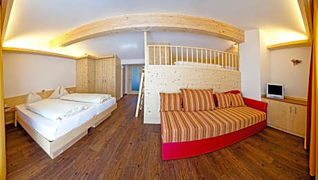Studio (4 Adults)