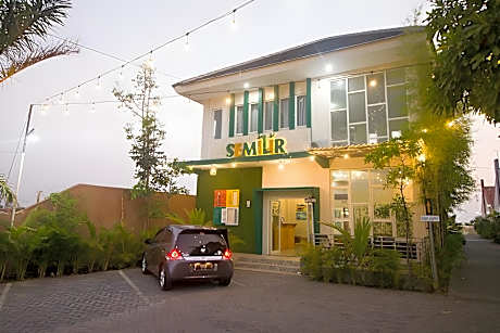 RedDoorz Plus Syariah near Alun Alun Sampang