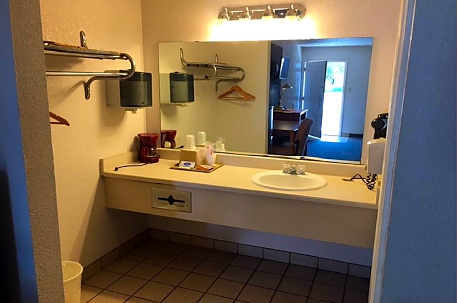 Hebbronville Executive Inn