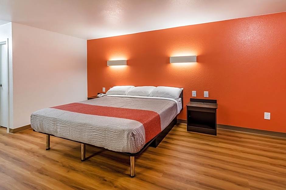 Motel 6-Arlington, TX - UTA