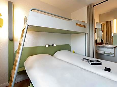 ROOM - 2 single beds + 1 bunk bed