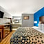 Econo Lodge Inn & Suites I-64 & Us 13