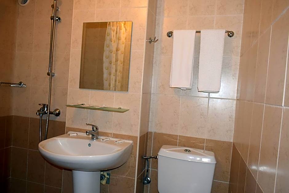 Ahilea Hotel - Free Pool Access