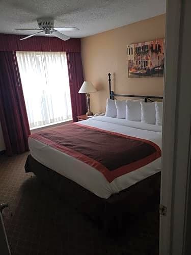 Hawthorn Suites by Wyndham Detroit Warren