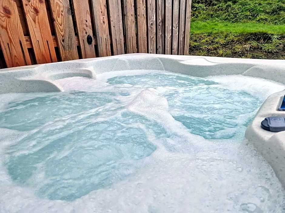 Kaoglen Apollo-Hot tub-Cairngorms-Pet friendly