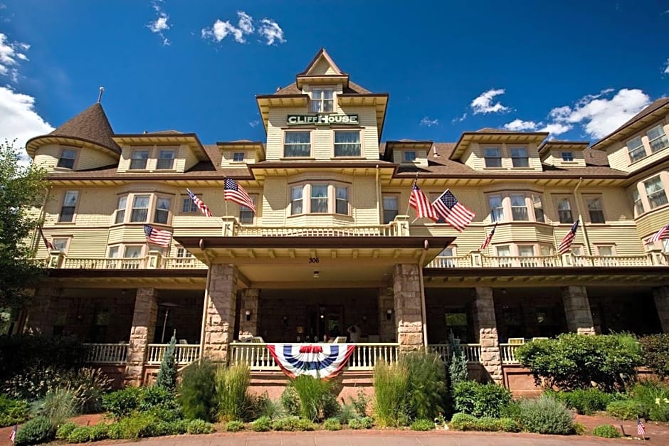 The Cliff House At Pikes Peak