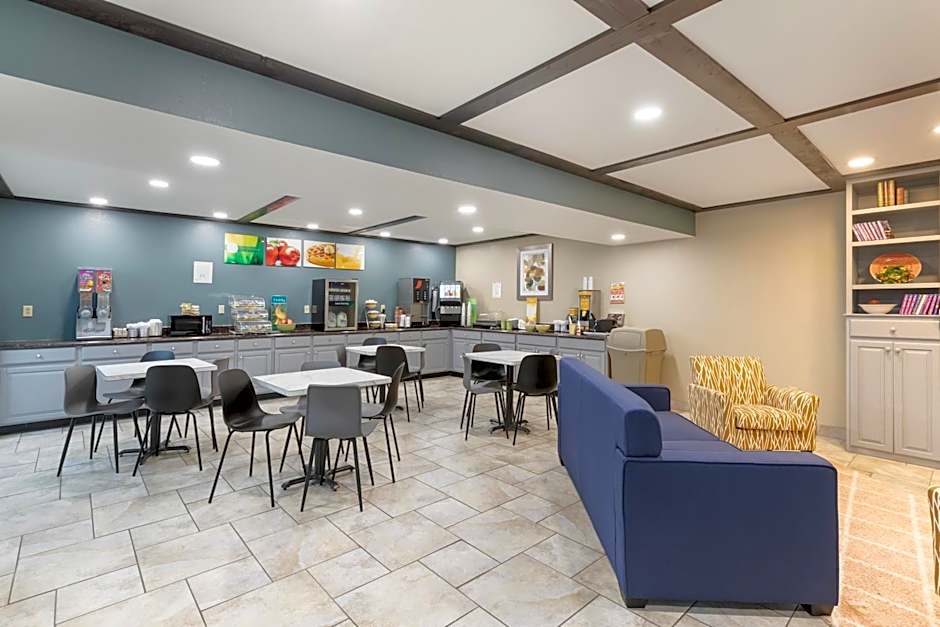 Quality Inn Newton at I-80