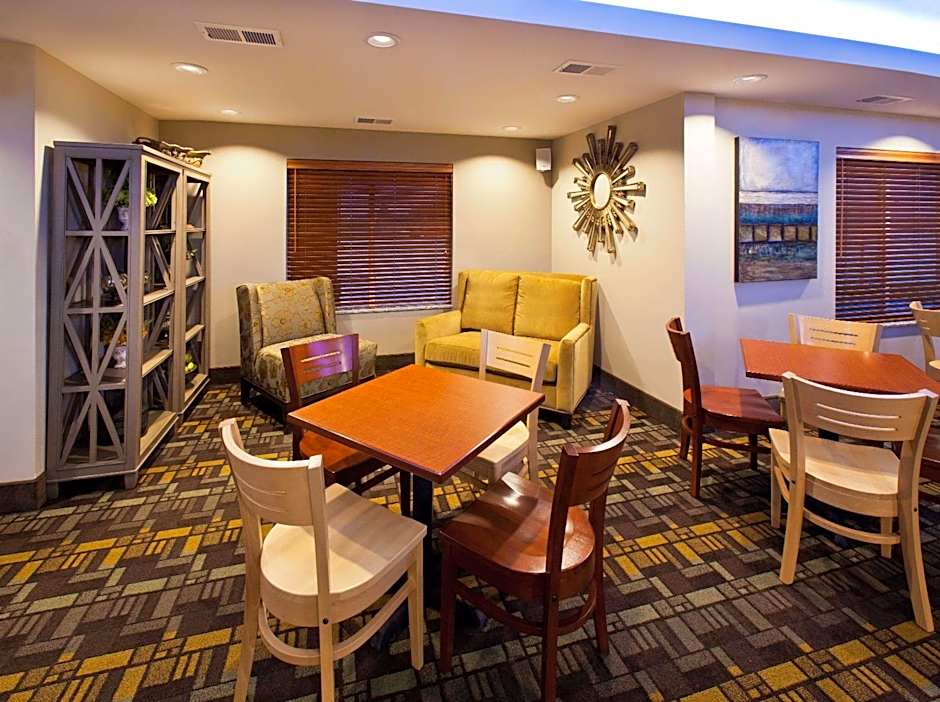 AmericInn by Wyndham Fairfield