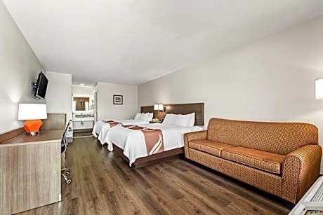 2 Queen Beds, Smoking