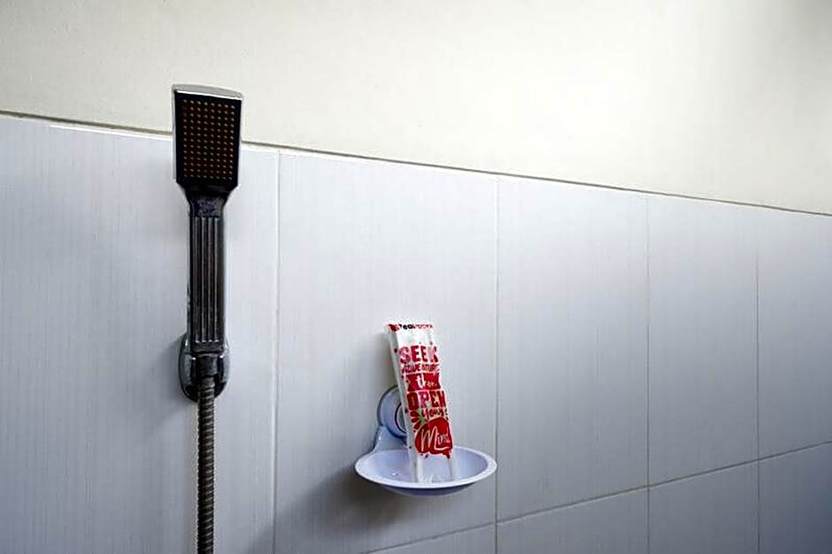 RedDoorz Syariah near Purwosari Train Station