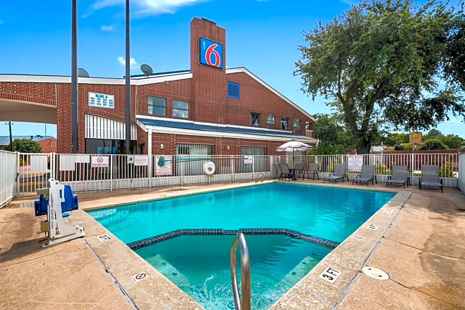 Motel 6-Houston, TX - Brookhollow