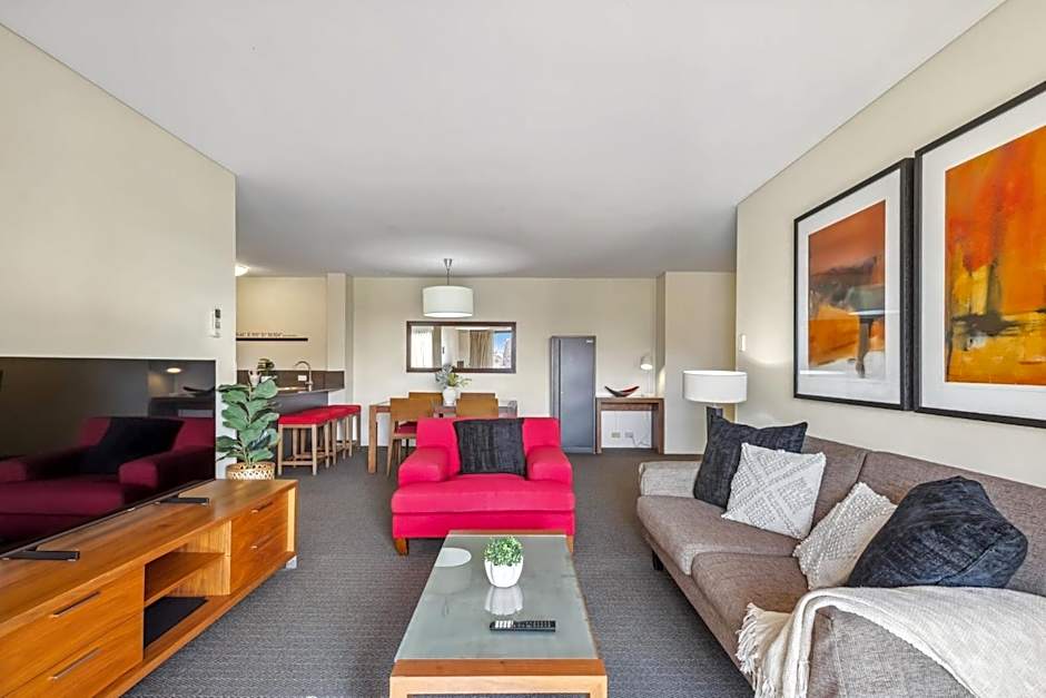 Cozy 2-Bedroom Apartment with City Views