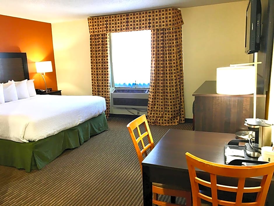 Days Inn & Suites by Wyndham Traverse City