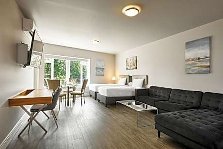 1BR King + 2 Twin Suite