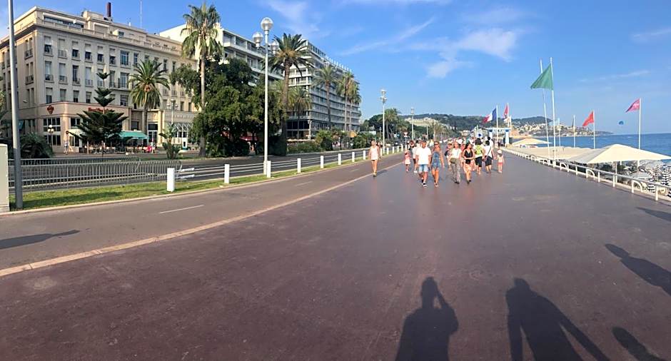 Studio carré d'or situé à 50 m de la plage