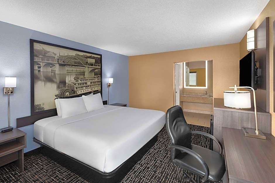 Super 8 by Wyndham Paducah I-24 Exit 4