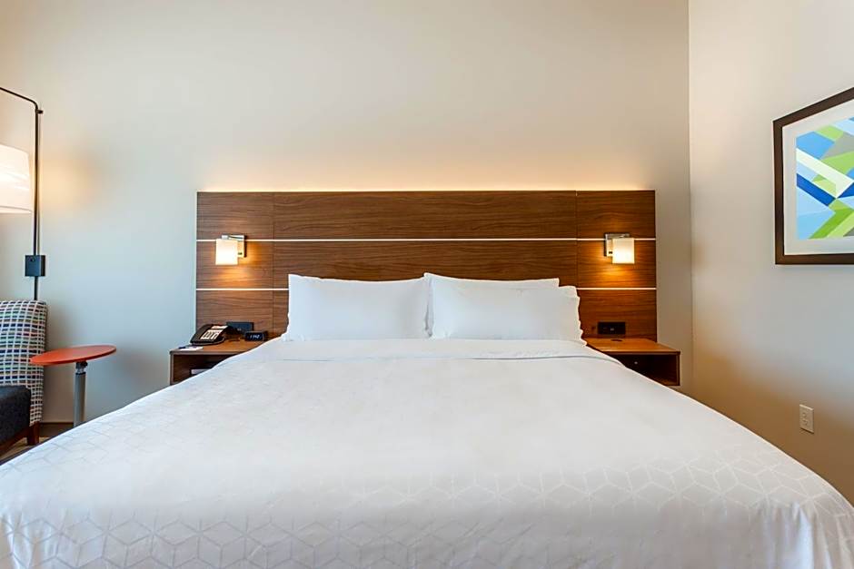Holiday Inn Express And Suites Springfield North By IHG