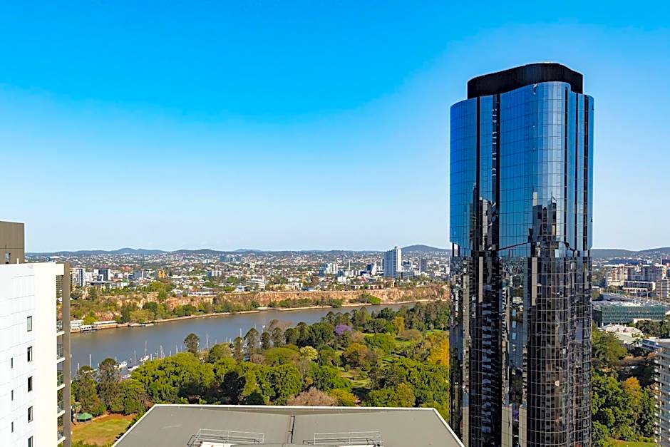 Oaks Brisbane River City Suites