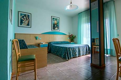 Triple Room with Terrace and Sea View