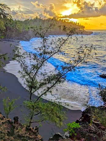 Kehena Mauka Nui Club LGBTQIA+ Clothing Optional