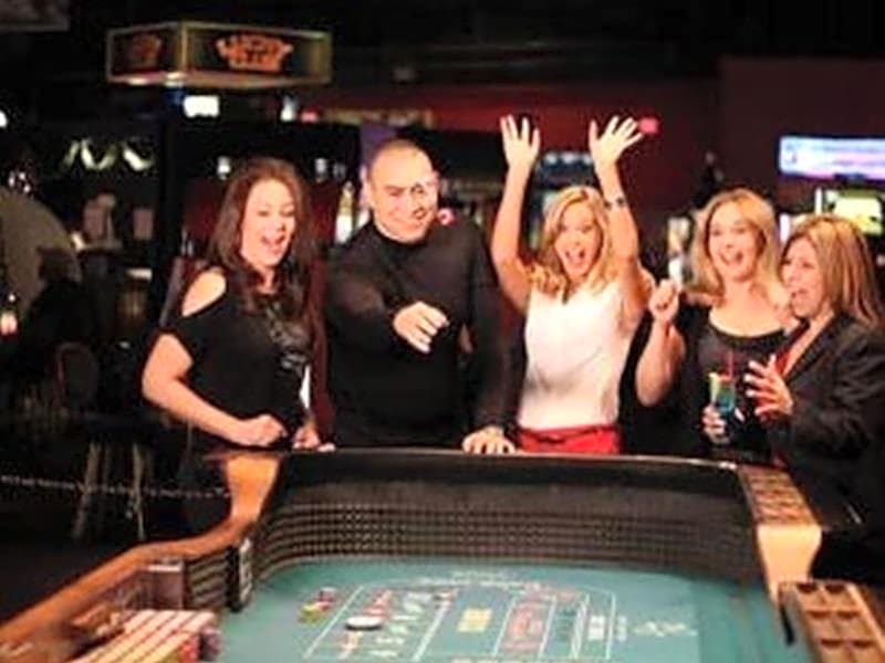 Lucky Club Casino And Hotel