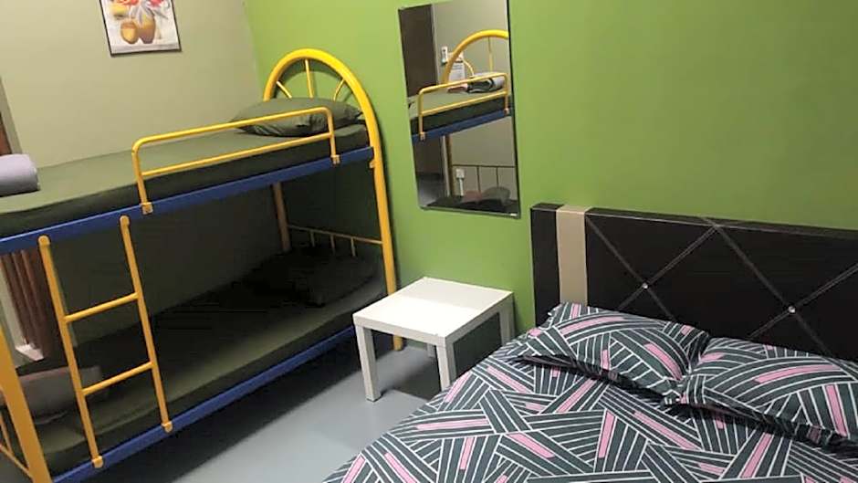 NY TROPICAL BACKPACKERS