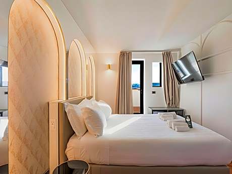 single room with terrace