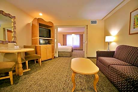 Two Bedroom Suite (2 Queen Beds)