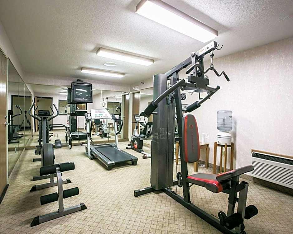 Quality Inn & Suites Woodstock near Lake Geneva