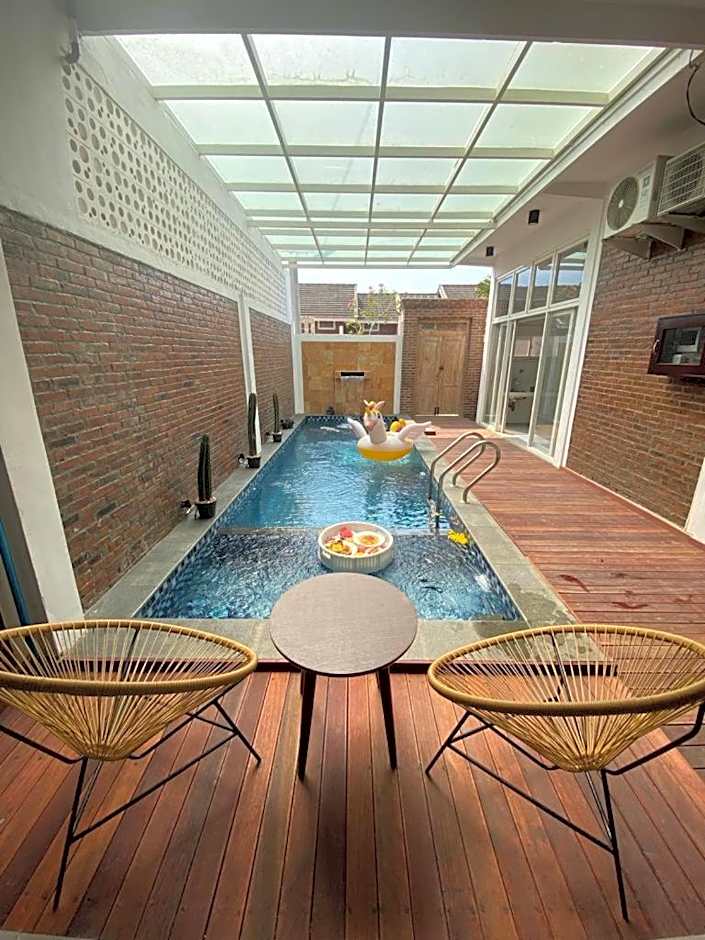 Emka Villa Traditional Minimalist