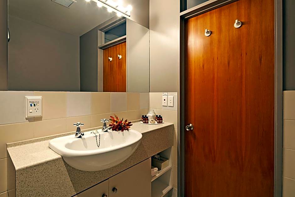 Spinnaker Bay Apartments