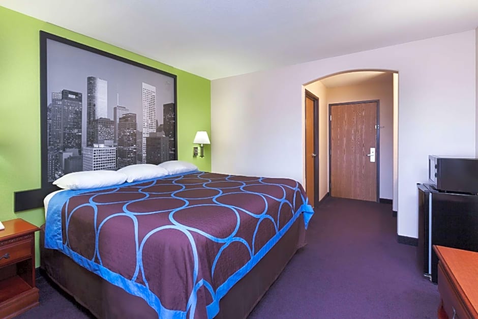 Super 8 by Wyndham Huntsville