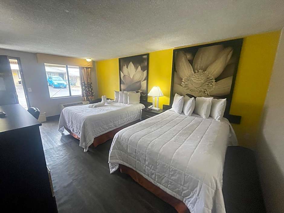 Super 8 by Wyndham Monroe