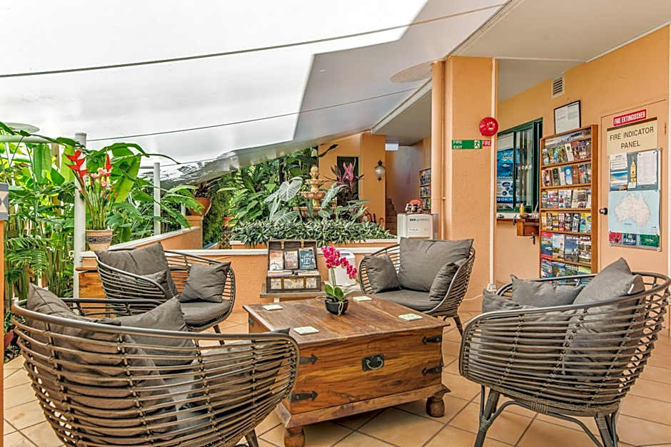 Martinique On Macrossan