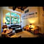 Palm Beach Hotel with Juliette Balconies! 2 blocks from beach! Historic Landmark